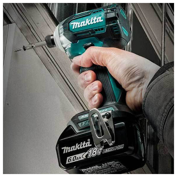 Llave de impacto. Potencia 210Nm. Para batería 18V Makita. 2