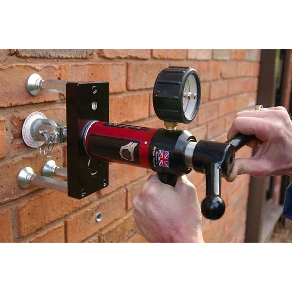 Tester M2000 para comprobar la resistencia de anclajes bajo EN795