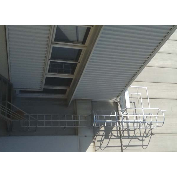 Escaleras fijas modulares, con o sin aros quitamiedos
