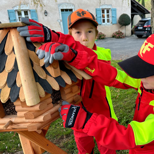 Guantes para niños con normativa de protección igual que adultos.