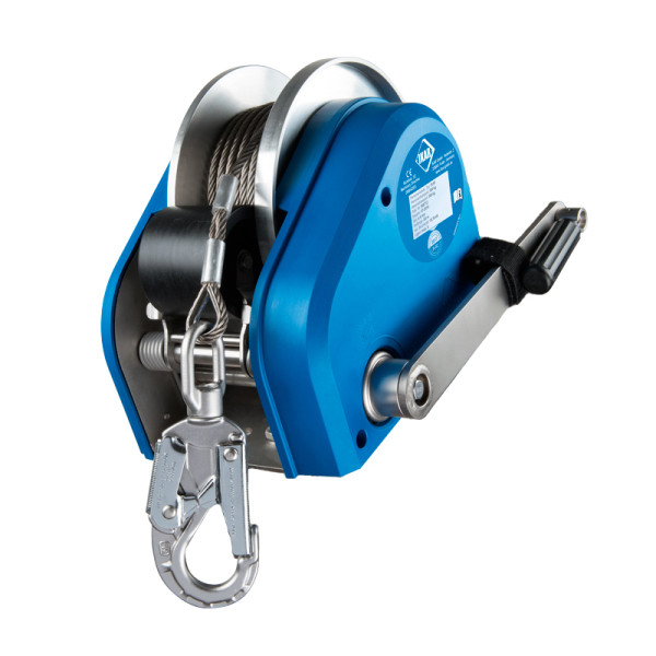 Winch 30m para descenso, elevación y posicionamiento del usuario.
