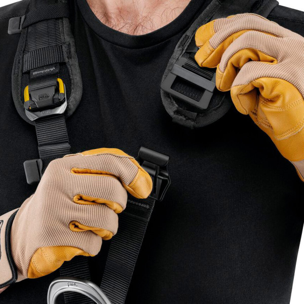 Arnés ASTRO Bod Croll Fast de Petzl para trabajos verticales