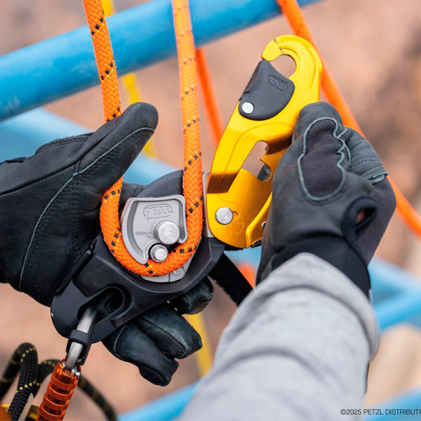 Descensor autofrenante RIG de Petzl para trabajos verticales