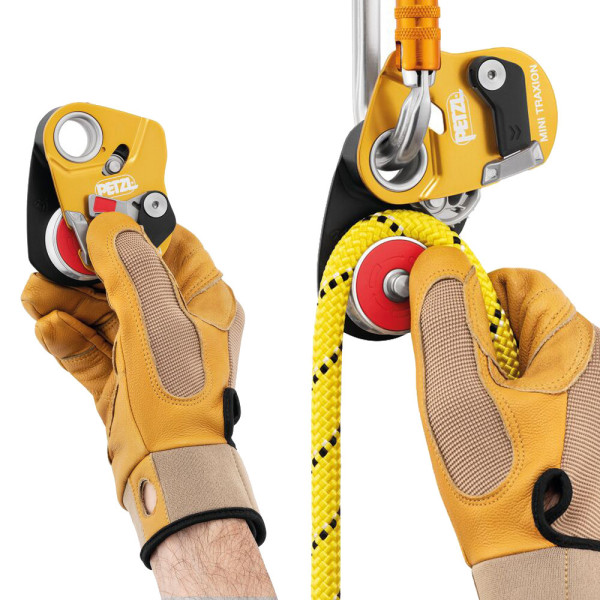 Polea MINI TRAXION de Petzl con bloqueador y rodamiento de bolas