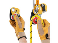 Polea MINI TRAXION de Petzl con bloqueador y rodamiento de bolas