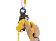 Polea PRO TRAXION Petzl con bloqueo para seguridad y suspensión