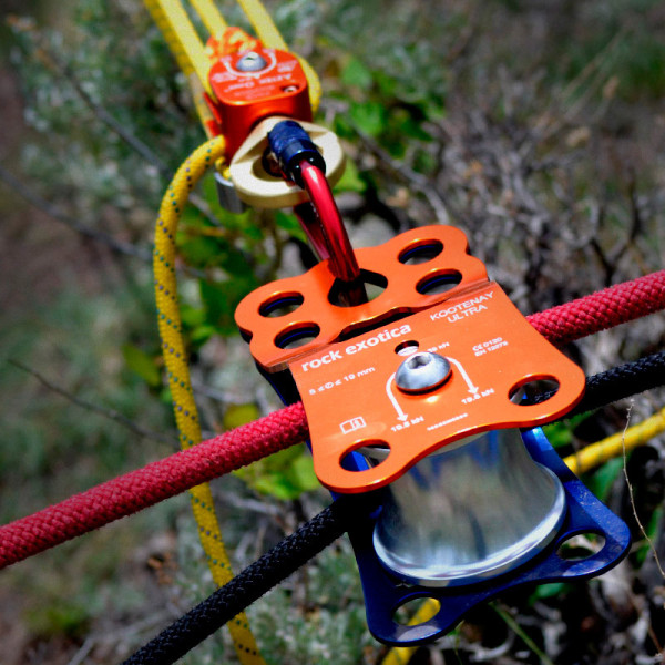 Polea pasanudos KOOTENAY ULTRA para rescate en altura con cuerdas
