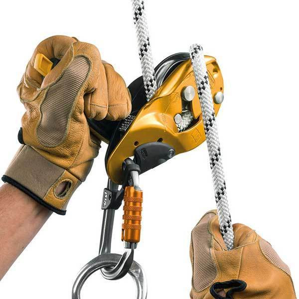 Cuerda semiestática Ø11mm AXIS de Petzl. Flexible y resistente.