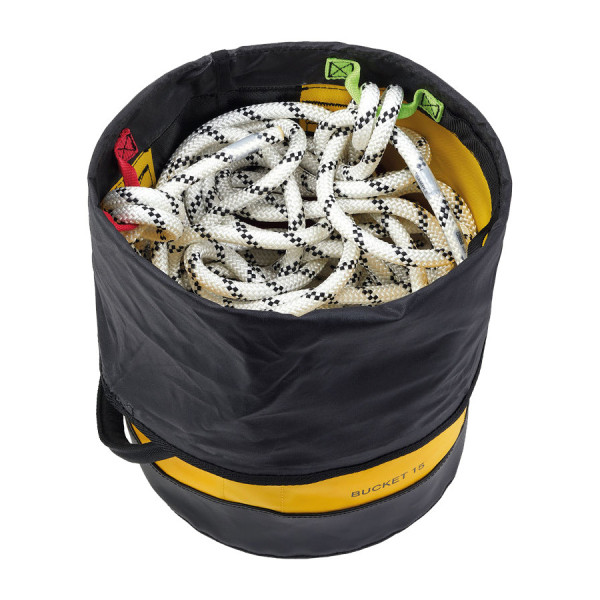 Petate 15L BUCKET de Petzl. Saco resistente para uso intensivo.