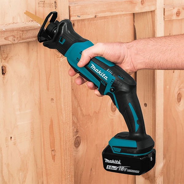 Sierra de sable DJR183Z para batería 18V Makita. Peso 1,5kg